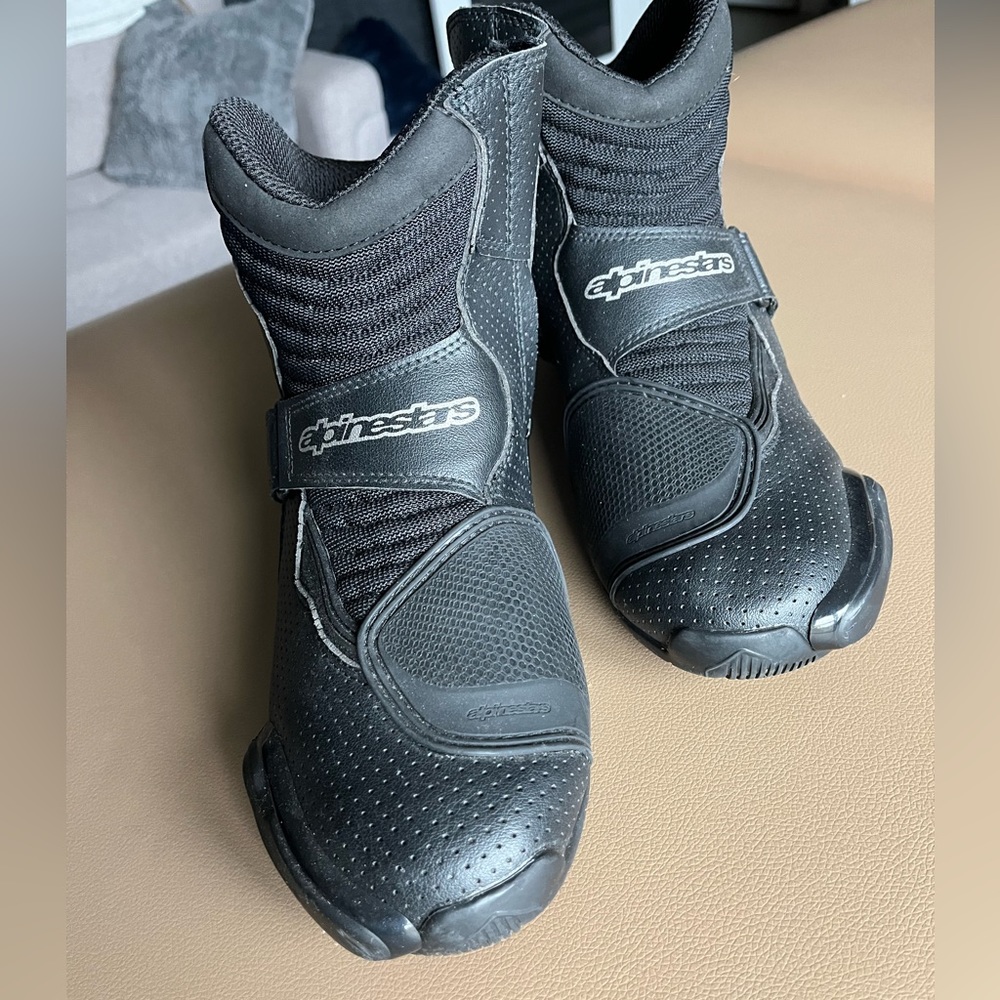 10.5 size men motorcycle boots.